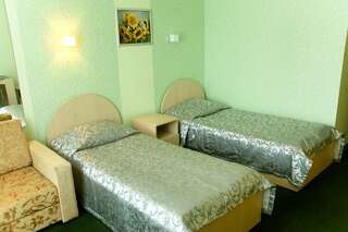 Отель Гостиничный Комплекс Днепровская Жемчужина Жлобин Стандартный двухместный номер с 2 отдельными кроватями-1